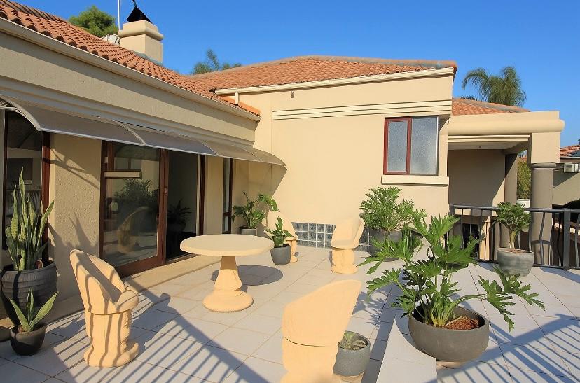 4 Bedroom Property for Sale in Faerie Glen Gauteng