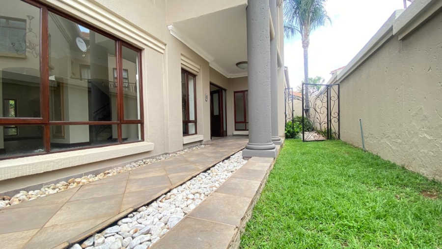 4 Bedroom Property for Sale in Faerie Glen Gauteng