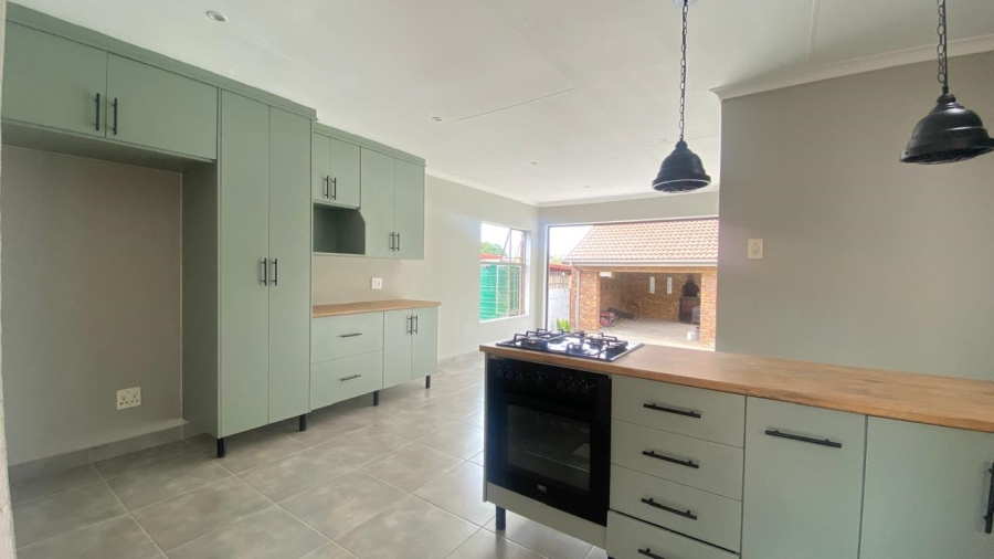 3 Bedroom Property for Sale in Garsfontein Gauteng