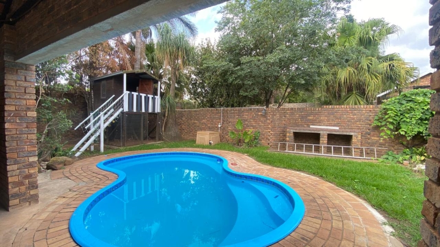 3 Bedroom Property for Sale in Garsfontein Gauteng