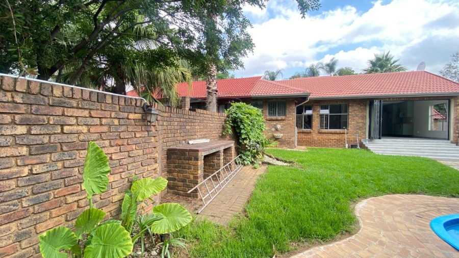 3 Bedroom Property for Sale in Garsfontein Gauteng