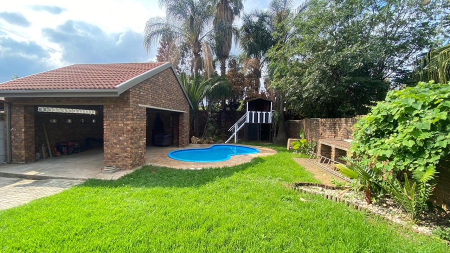 3 Bedroom Property for Sale in Garsfontein Gauteng