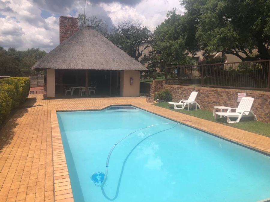 2 Bedroom Property for Sale in Sunninghill Gauteng