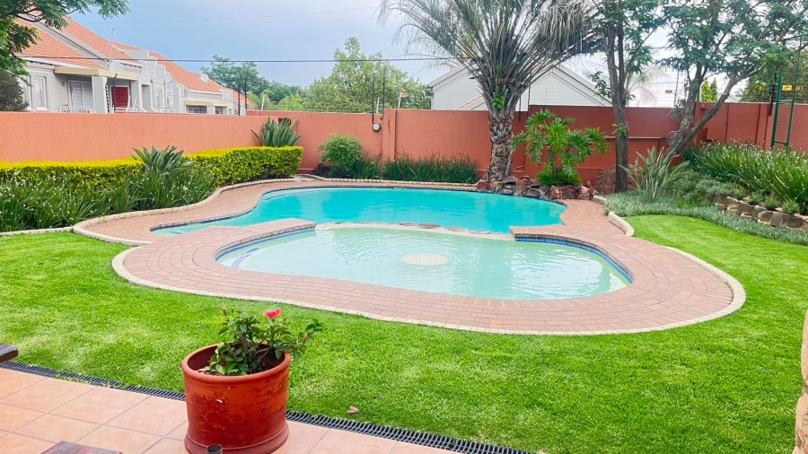 2 Bedroom Property for Sale in Sunninghill Gauteng