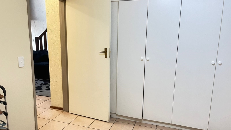 2 Bedroom Property for Sale in Sunninghill Gauteng