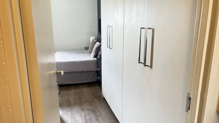 1 Bedroom Property for Sale in Rivonia Gauteng