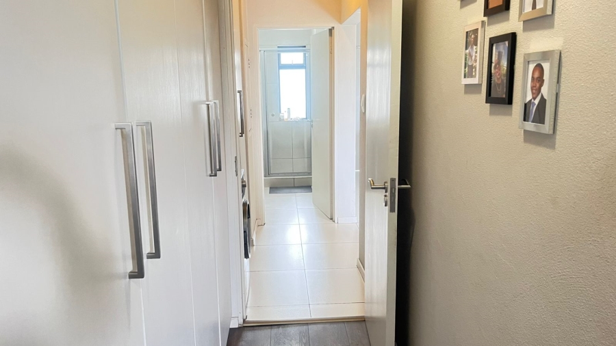 1 Bedroom Property for Sale in Rivonia Gauteng