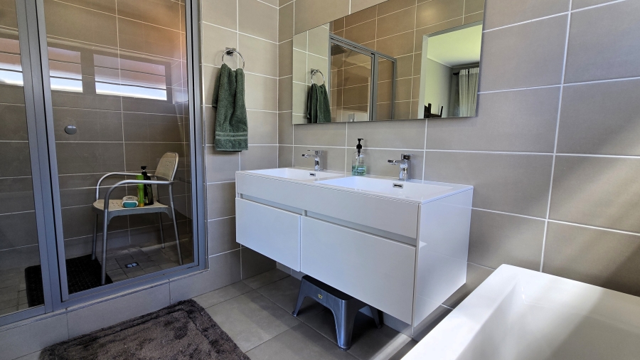 4 Bedroom Property for Sale in Amberfield Gauteng