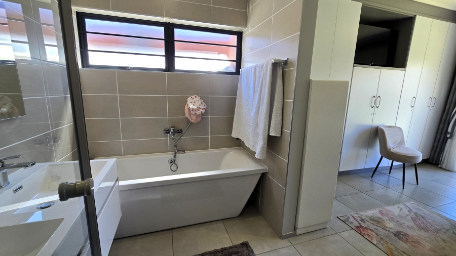 4 Bedroom Property for Sale in Amberfield Gauteng
