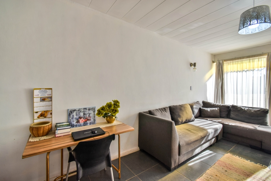 2 Bedroom Property for Sale in Eldoraigne Gauteng