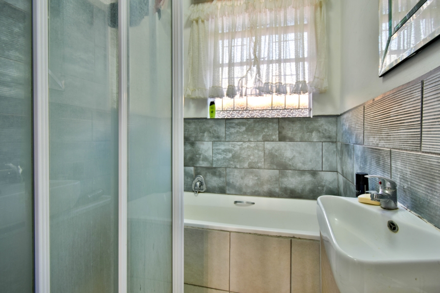 2 Bedroom Property for Sale in Eldoraigne Gauteng