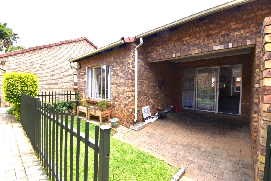 To Let 2 Bedroom Property for Rent in Allens Nek Gauteng