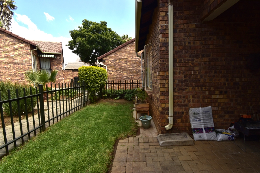 To Let 2 Bedroom Property for Rent in Allens Nek Gauteng