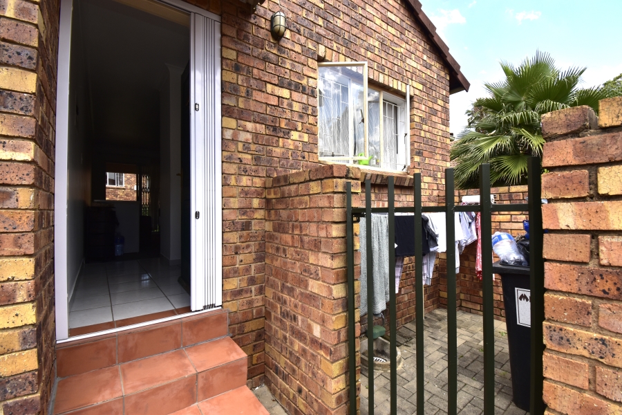 To Let 2 Bedroom Property for Rent in Allens Nek Gauteng