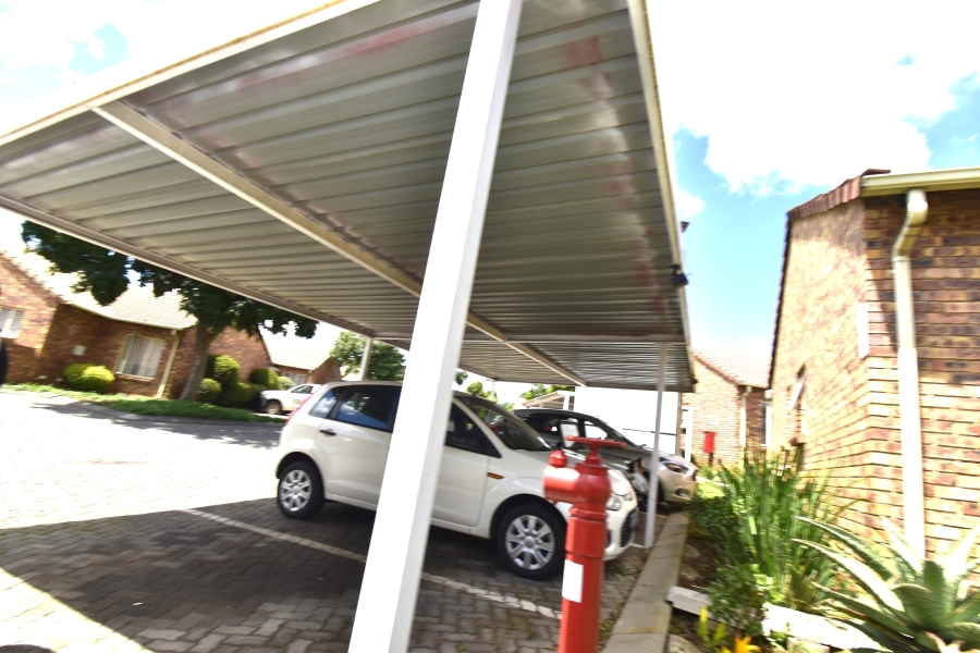 To Let 2 Bedroom Property for Rent in Allens Nek Gauteng