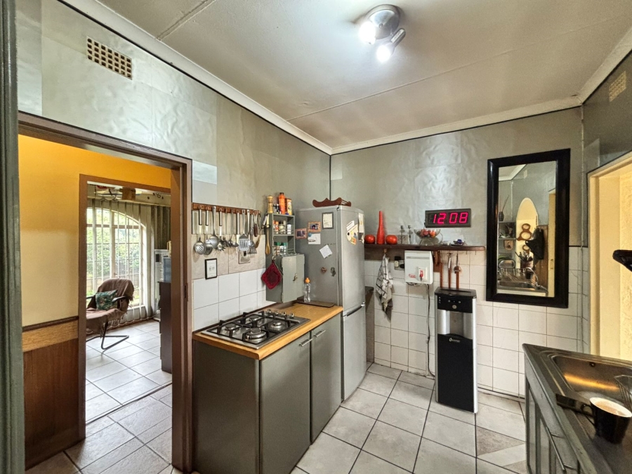 6 Bedroom Property for Sale in Flora Gardens Gauteng