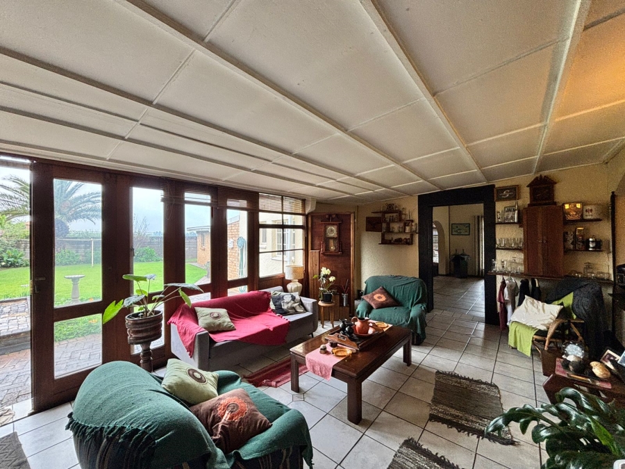 6 Bedroom Property for Sale in Flora Gardens Gauteng