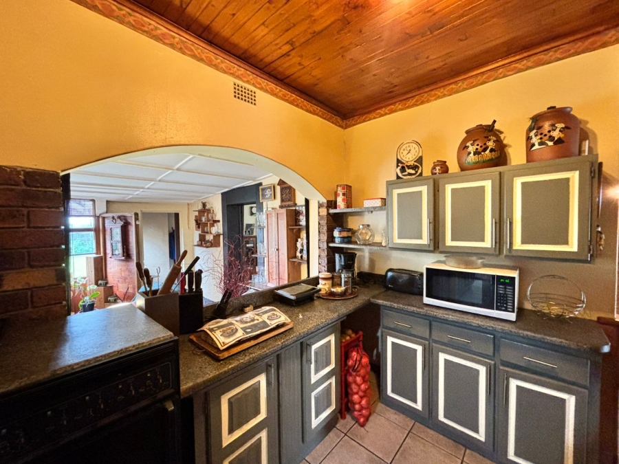 6 Bedroom Property for Sale in Flora Gardens Gauteng