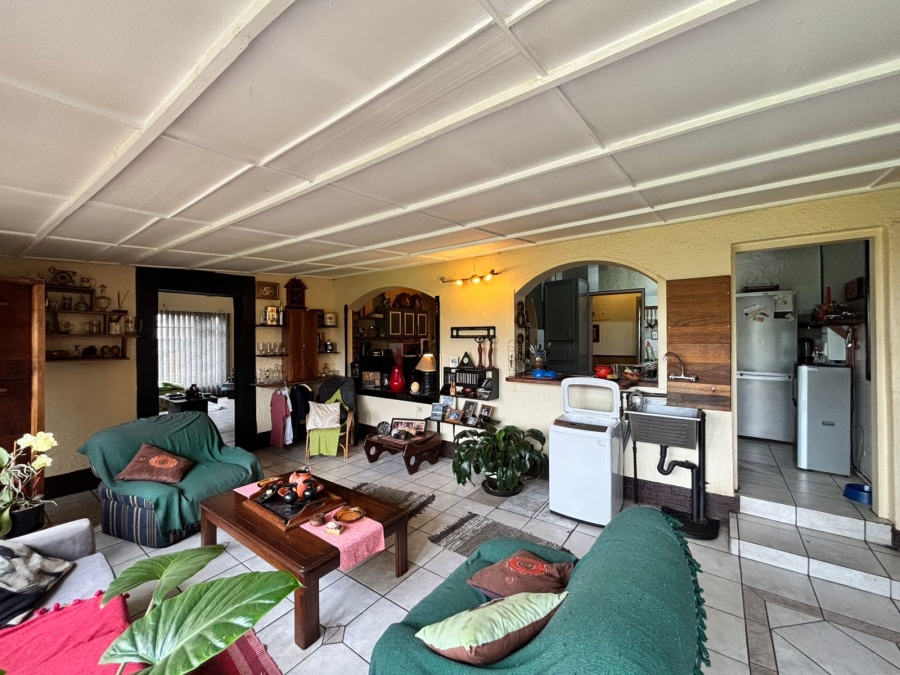 6 Bedroom Property for Sale in Flora Gardens Gauteng