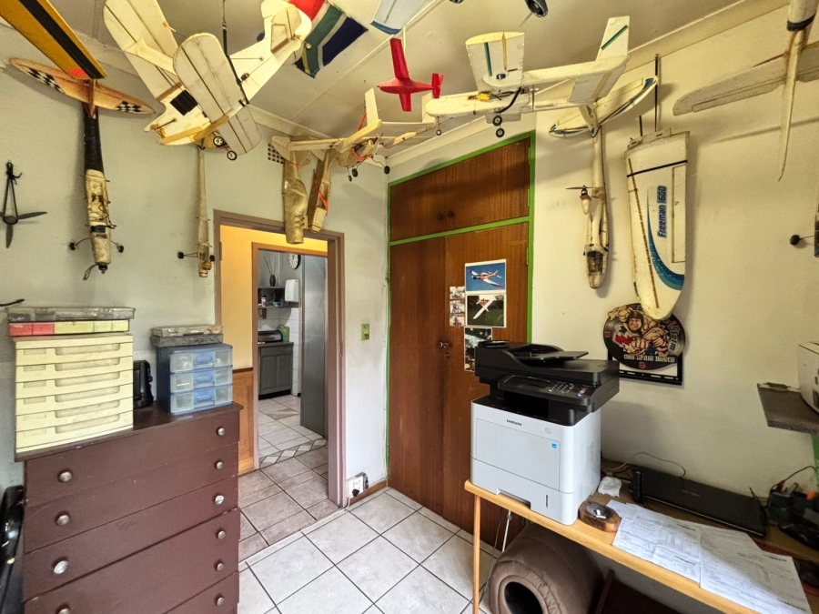 6 Bedroom Property for Sale in Flora Gardens Gauteng