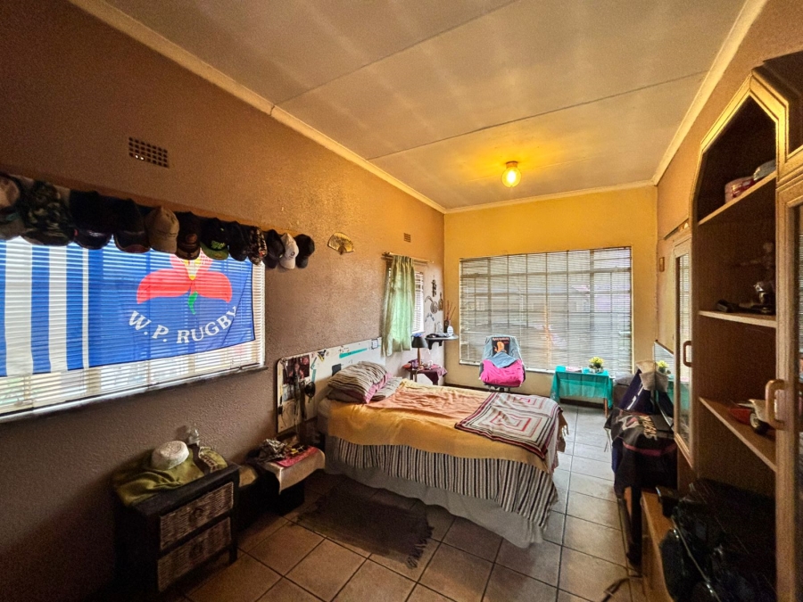 6 Bedroom Property for Sale in Flora Gardens Gauteng