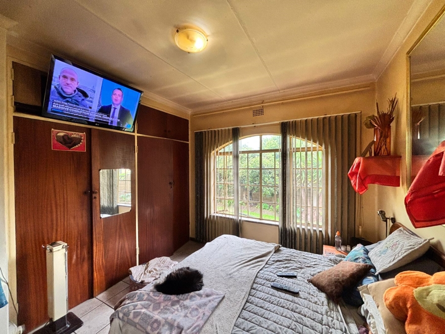 6 Bedroom Property for Sale in Flora Gardens Gauteng