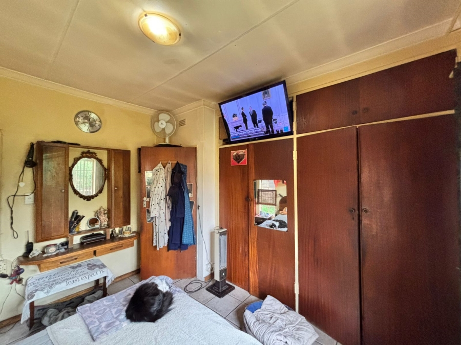 6 Bedroom Property for Sale in Flora Gardens Gauteng