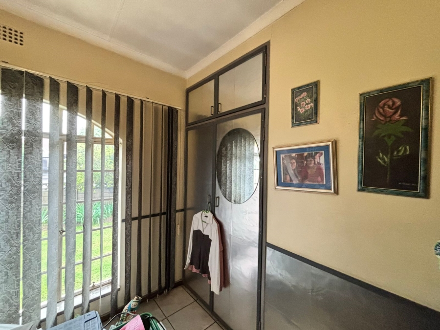 6 Bedroom Property for Sale in Flora Gardens Gauteng