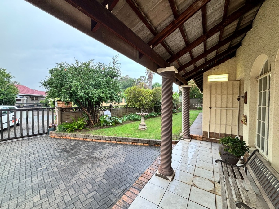 6 Bedroom Property for Sale in Flora Gardens Gauteng