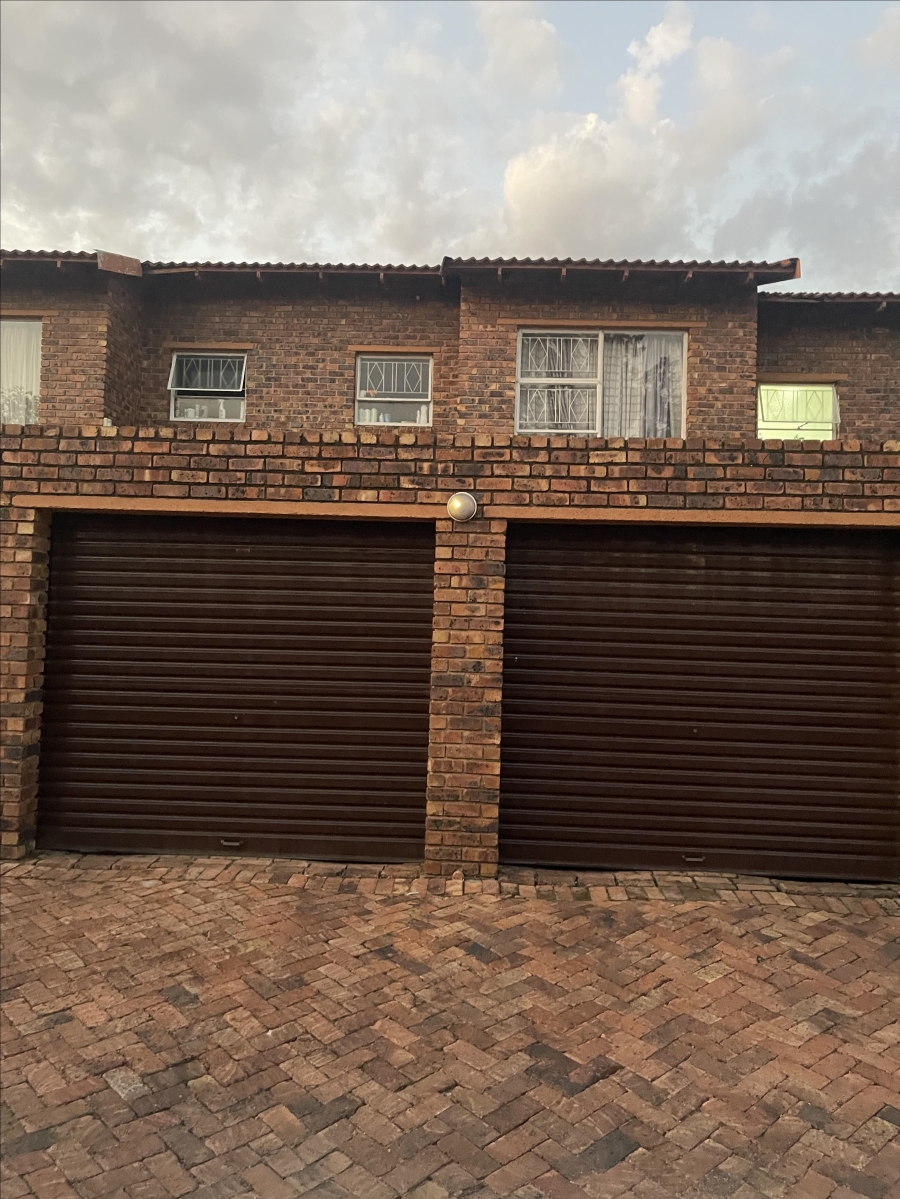 To Let 3 Bedroom Property for Rent in Buccleuch Gauteng
