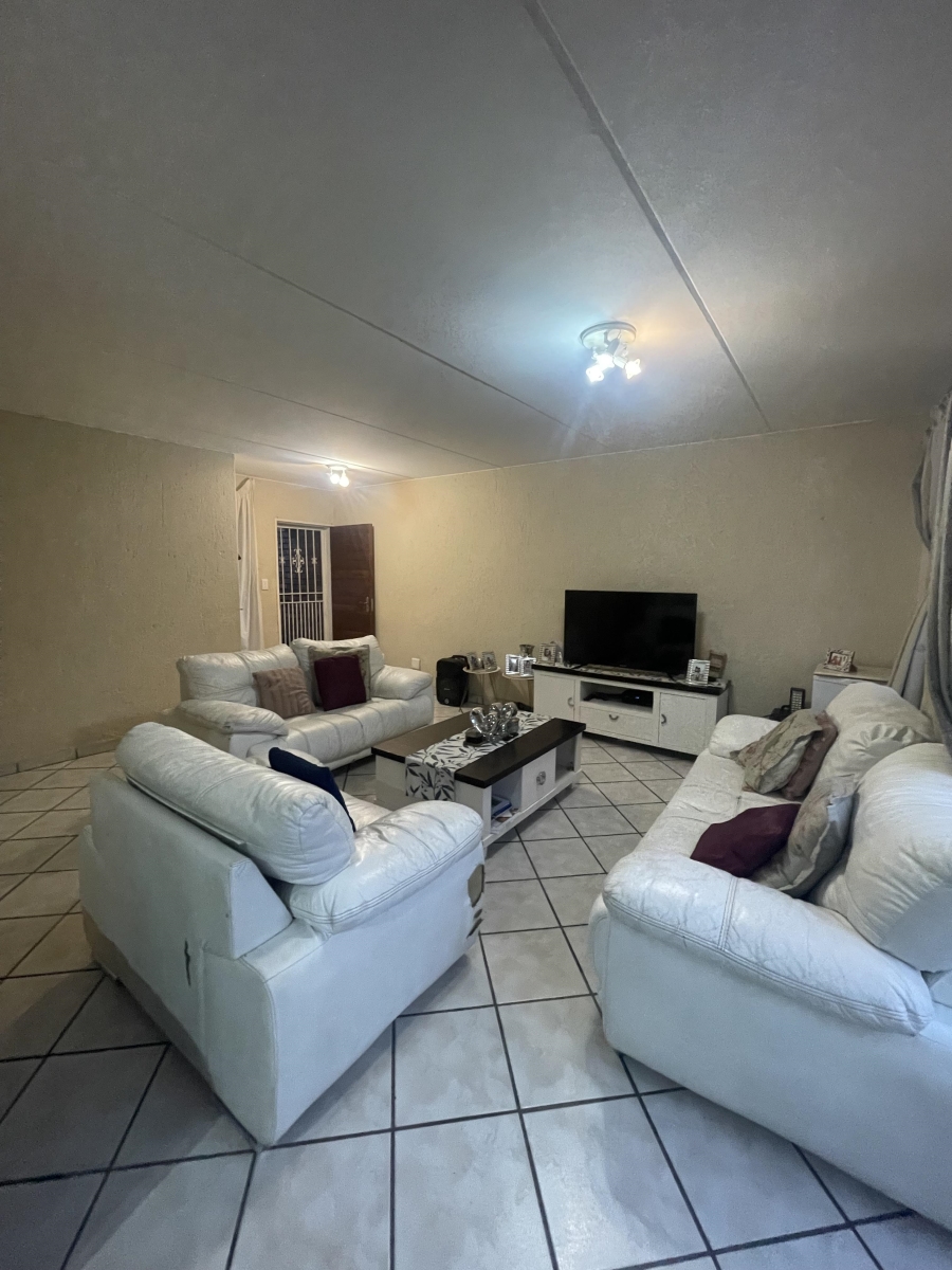 To Let 3 Bedroom Property for Rent in Buccleuch Gauteng