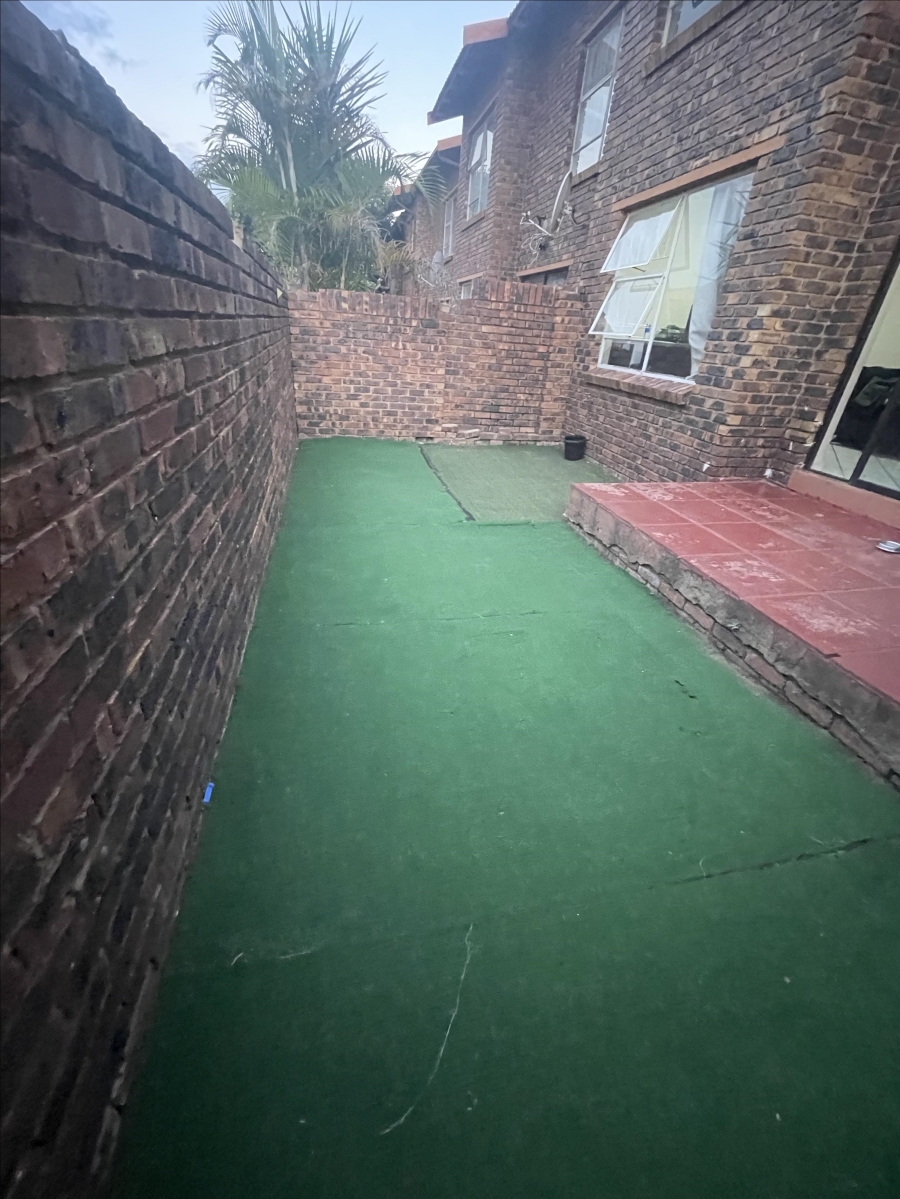 To Let 3 Bedroom Property for Rent in Buccleuch Gauteng