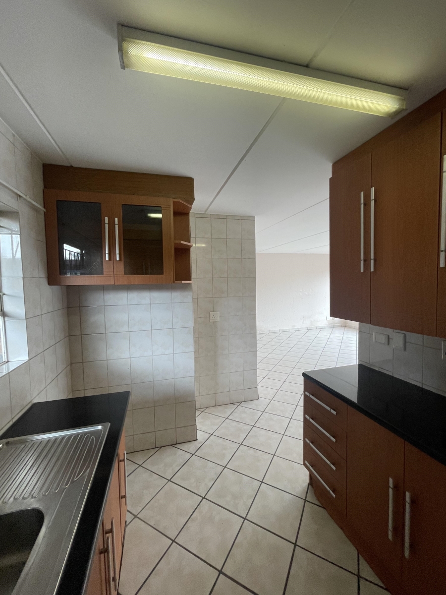 To Let 3 Bedroom Property for Rent in Buccleuch Gauteng