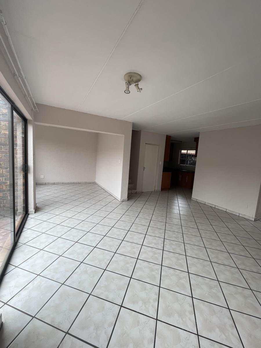To Let 3 Bedroom Property for Rent in Buccleuch Gauteng