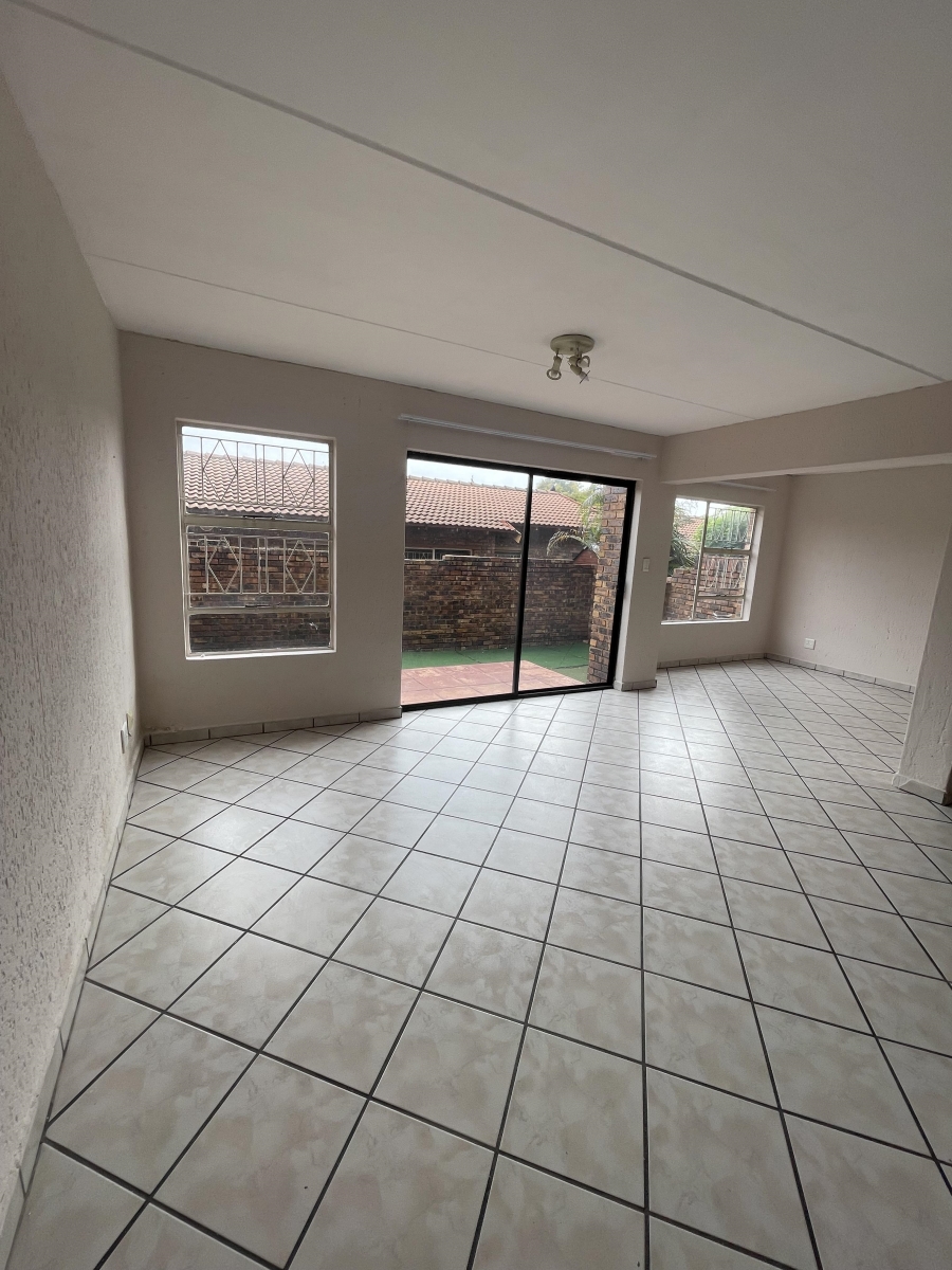 To Let 3 Bedroom Property for Rent in Buccleuch Gauteng