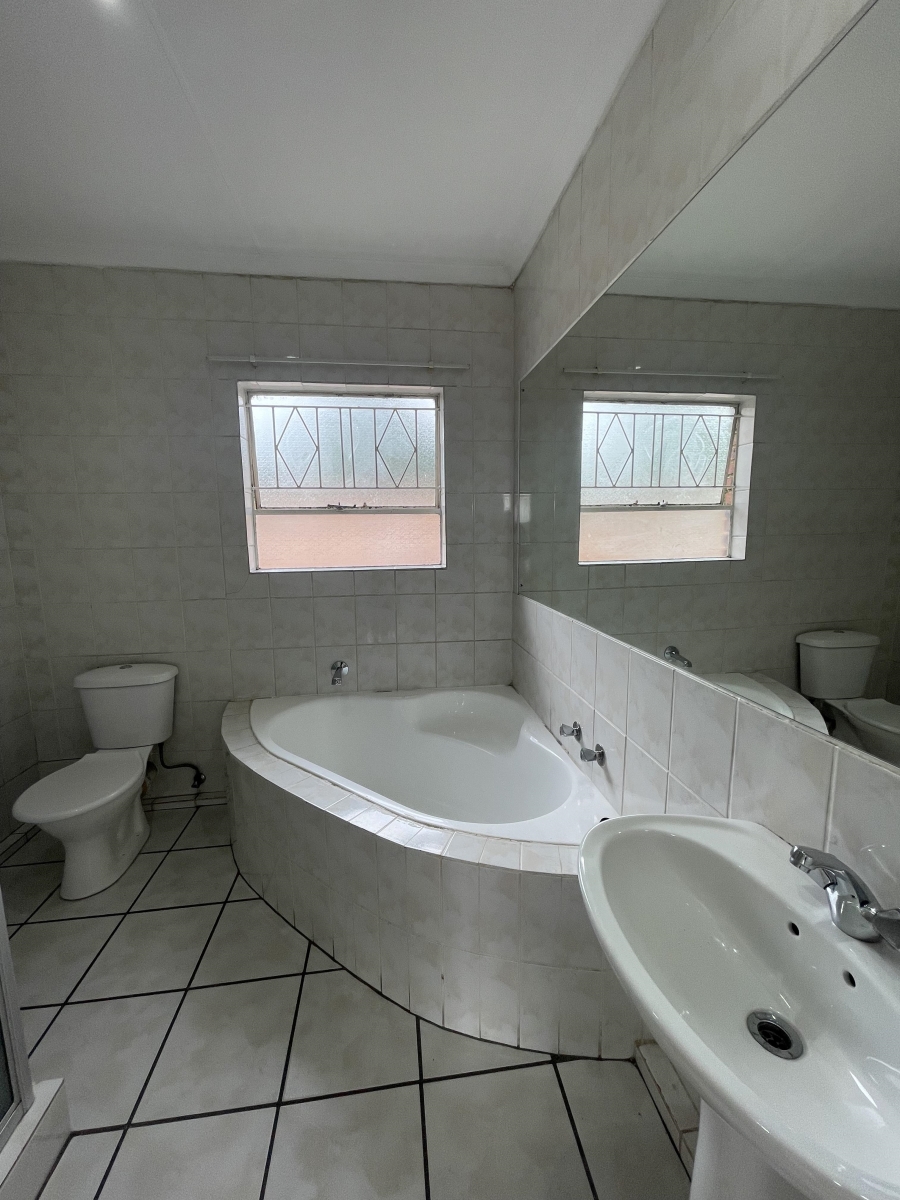 To Let 3 Bedroom Property for Rent in Buccleuch Gauteng