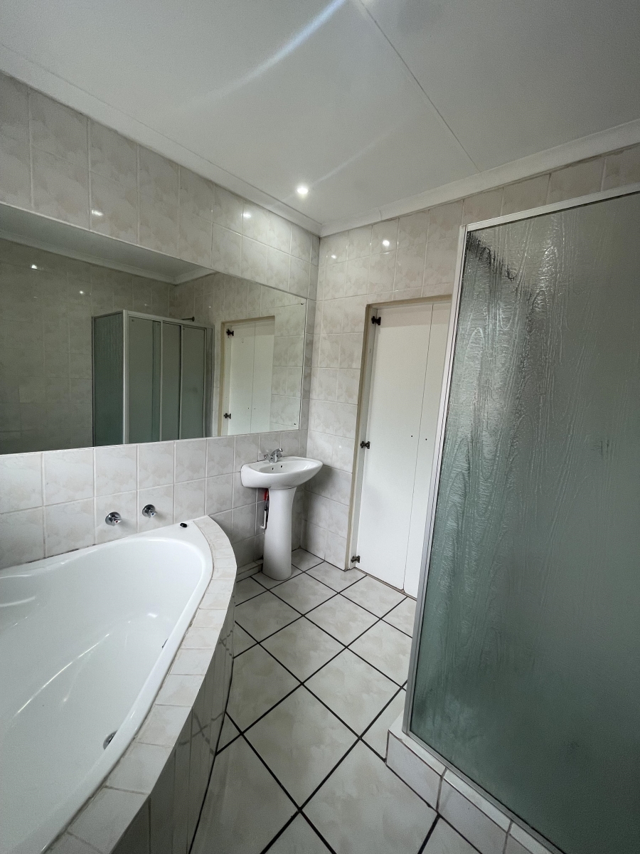 To Let 3 Bedroom Property for Rent in Buccleuch Gauteng