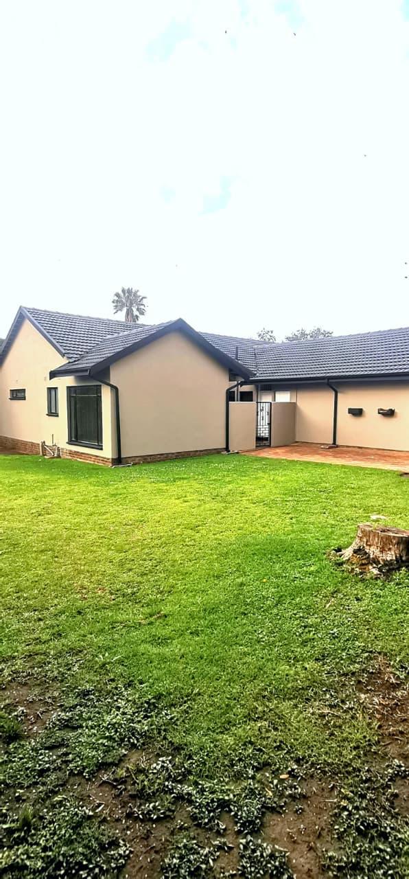 To Let 3 Bedroom Property for Rent in Glen Marais Gauteng