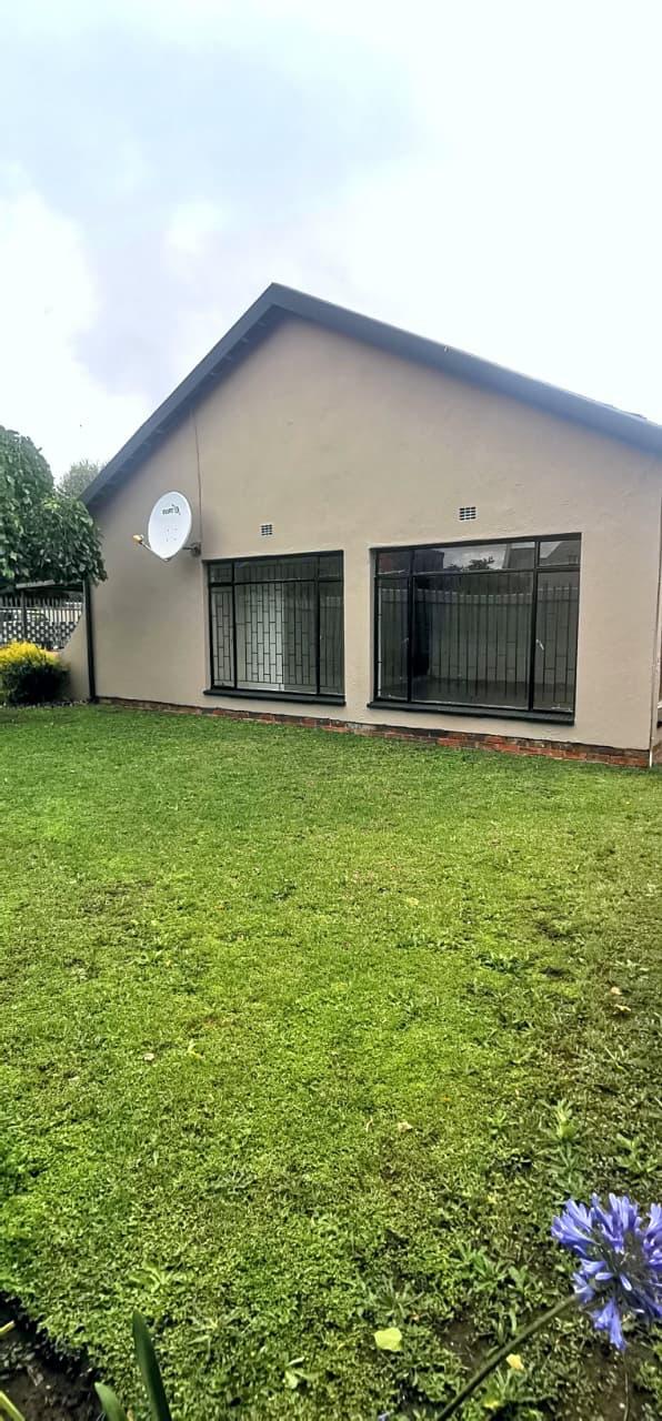 To Let 3 Bedroom Property for Rent in Glen Marais Gauteng