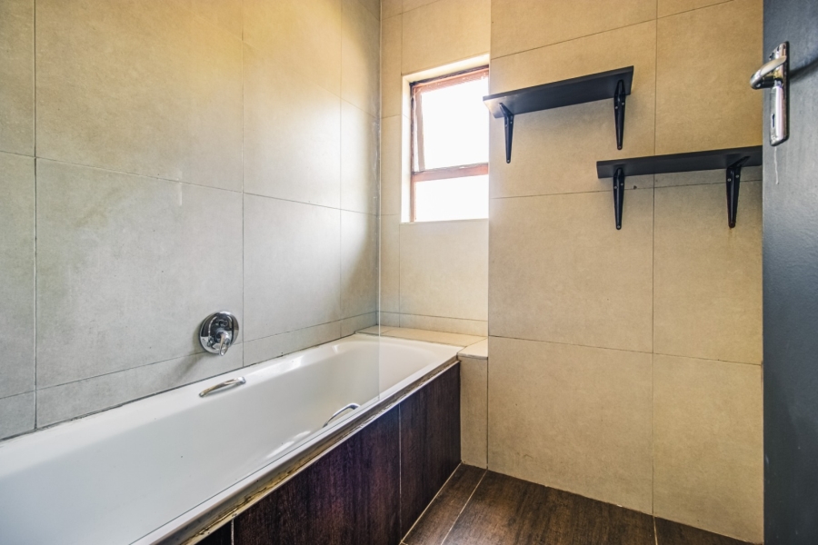 To Let 2 Bedroom Property for Rent in Glen Marais Gauteng