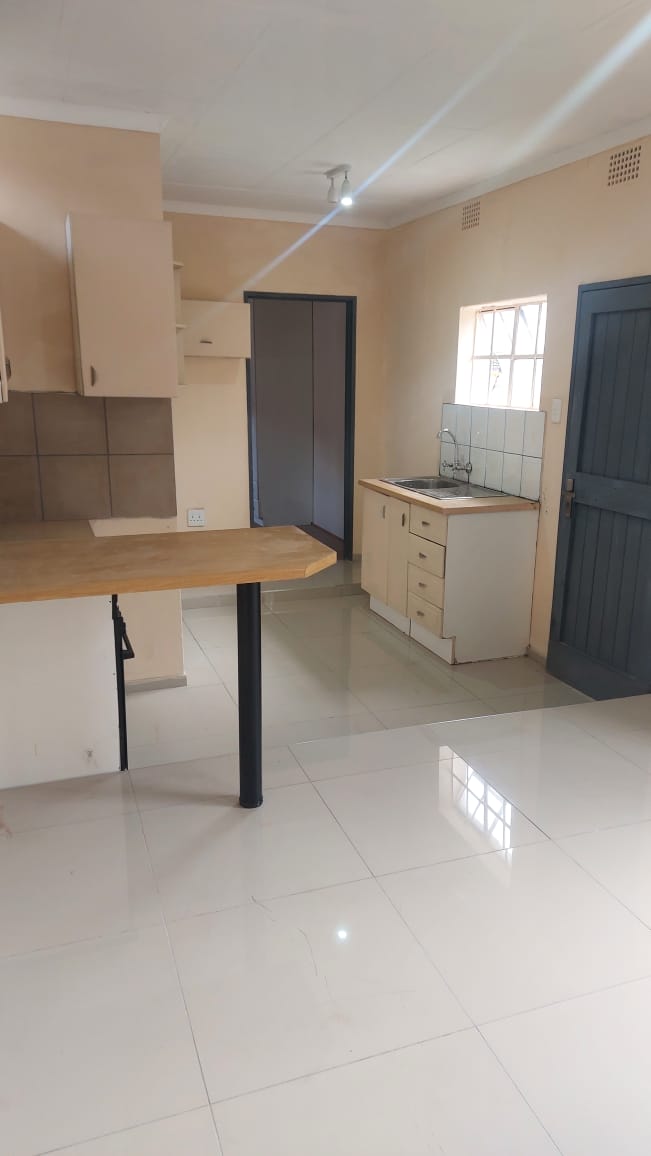 To Let 2 Bedroom Property for Rent in Wychwood Gauteng