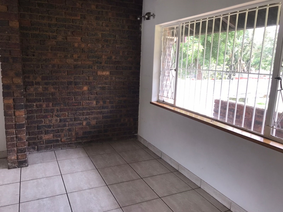 To Let 1 Bedroom Property for Rent in Lombardy East Gauteng