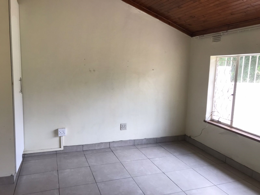 To Let 1 Bedroom Property for Rent in Lombardy East Gauteng