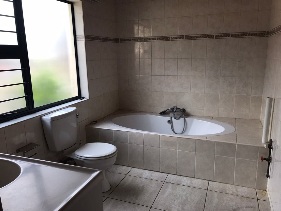 To Let 1 Bedroom Property for Rent in Lombardy East Gauteng