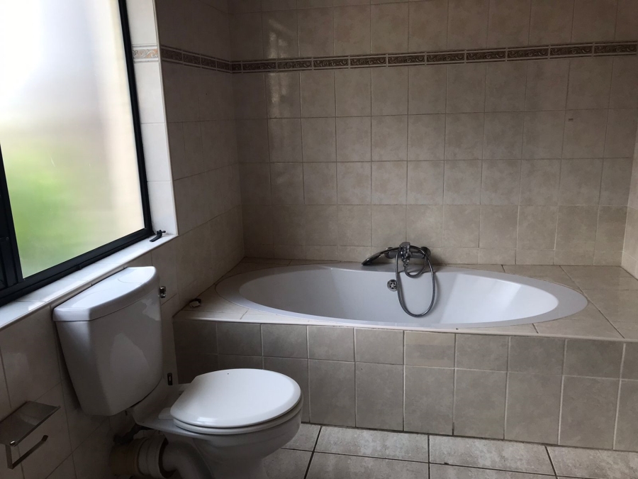 To Let 1 Bedroom Property for Rent in Lombardy East Gauteng