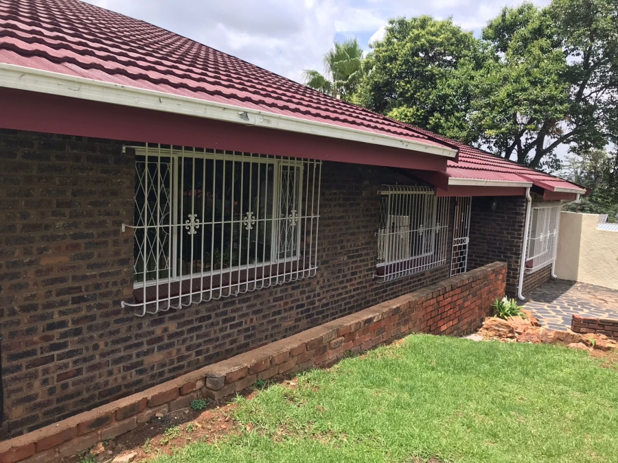 To Let 1 Bedroom Property for Rent in Lombardy East Gauteng