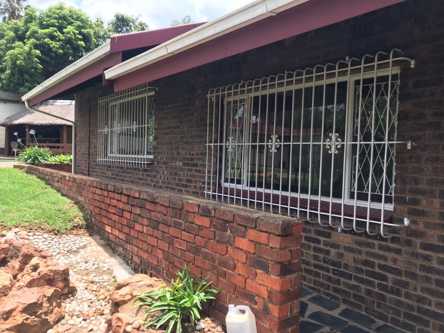 To Let 1 Bedroom Property for Rent in Lombardy East Gauteng