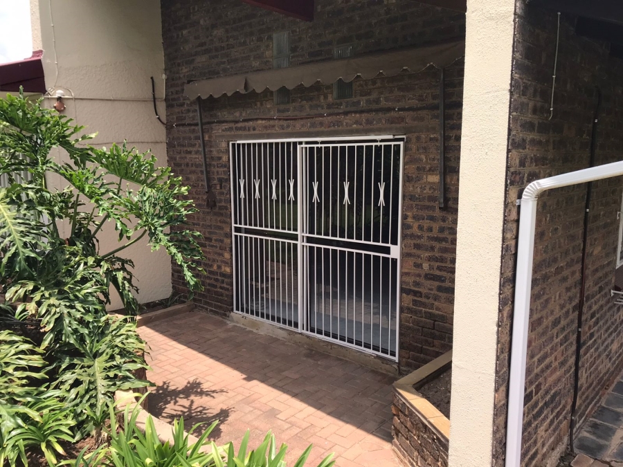 To Let 1 Bedroom Property for Rent in Lombardy East Gauteng