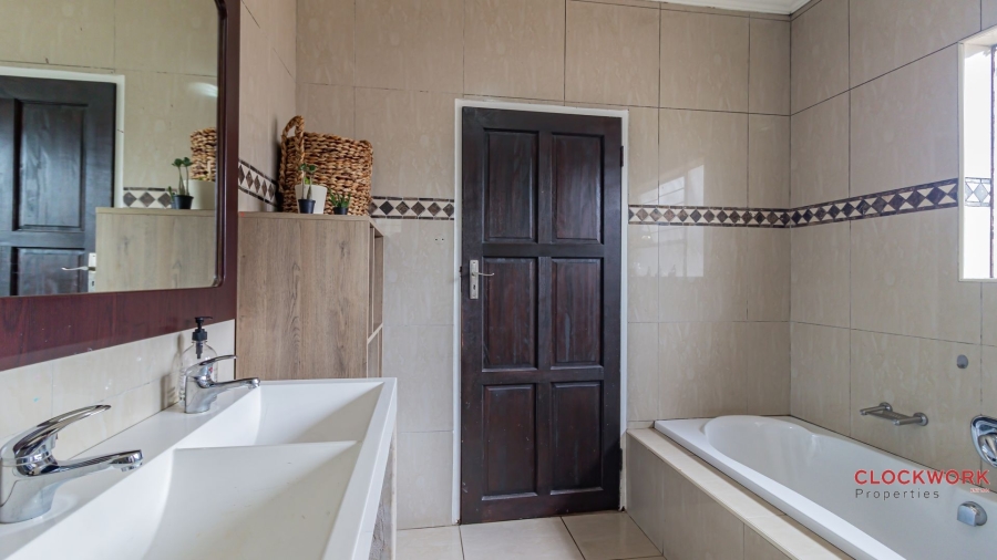 5 Bedroom Property for Sale in Atlasville Gauteng