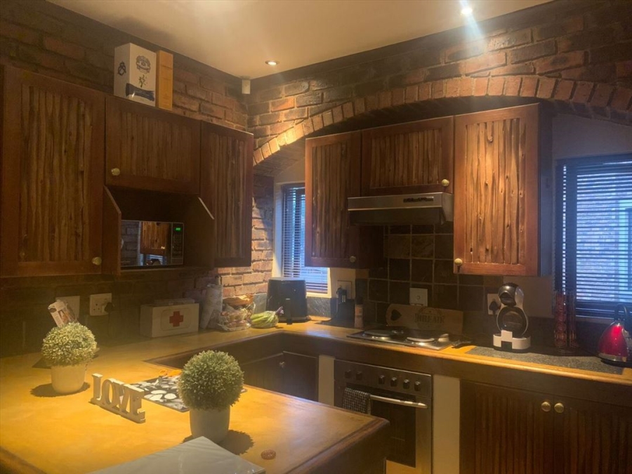 2 Bedroom Property for Sale in Glen Marais Gauteng